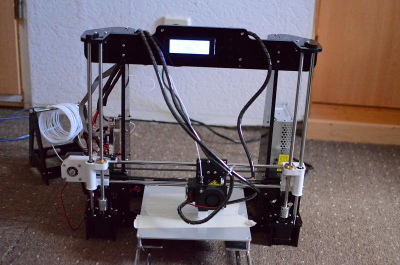 3D Drucker Anet A8 fertig aufgebaut Nach etwas über 4h ist der Drucker aufgebaut und druckt das erste Modell. 3D Drucker Anet A8 fertig aufgebaut Nach etwas über 4h ist der Drucker aufgebaut und druckt das erste Modell.