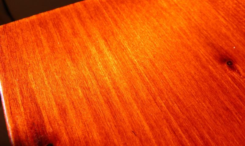 Holz beizen: Goldeffekt bei Kirschrot Zwar habe ich das ganze schonmal mit der Beizfarbe Eiche Dunkel ausprobiert, aber bei dem Kirschrot war der Effekt am effektivste. Und das allein mit Schleifpapier. Holz beizen: Goldeffekt bei Kirschrot Zwar habe ich das ganze schonmal mit der Beizfarbe Eiche Dunkel ausprobiert, aber bei dem Kirschrot war der Effekt am effektivste. Und das allein mit Schleifpapier.