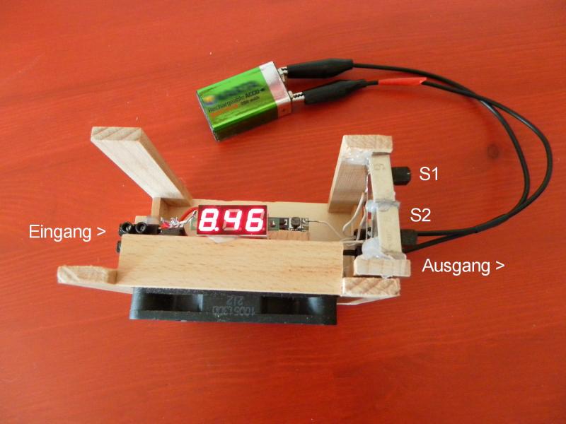 Ladegerät / Netzteil selber bauen: Akkuspannung testen Man muss nicht unbedingt am Eingang etwas anschließen. Diese kleine Vorrichtung eignet sich auch dafür, um Spannung von Akkus einfach mal zu testen. Notfalls nachladen. Ladegerät / Netzteil selber bauen: Akkuspannung testen Man muss nicht unbedingt am Eingang etwas anschließen. Diese kleine Vorrichtung eignet sich auch dafür, um Spannung von Akkus einfach mal zu testen. Notfalls nachladen.