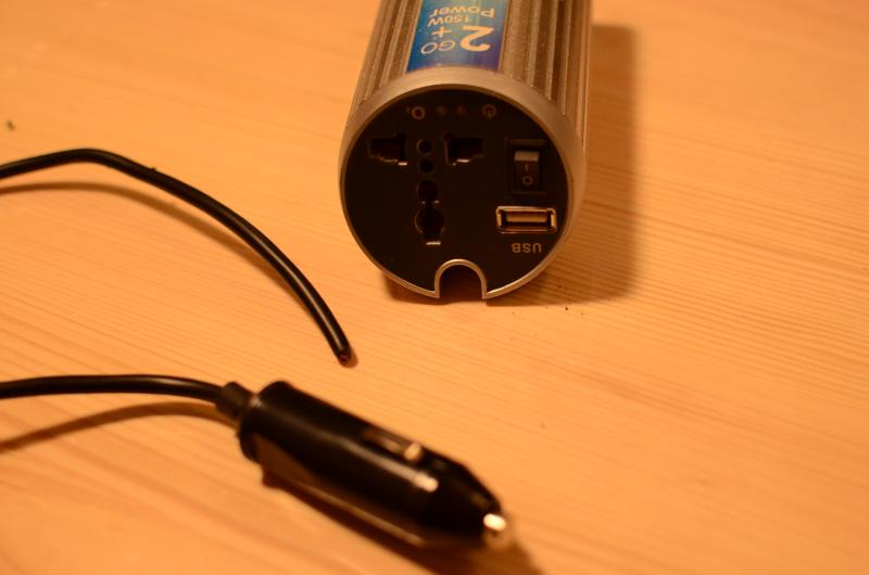 Mini Kfz-Wechselrichter Das Kabel für den Zigarettenanzünder ging an der Front des Wechselrichters raus. Dies habe ich umgebaut, damit dies für die mobile Powerstation funktioniert. Mini Kfz-Wechselrichter Das Kabel für den Zigarettenanzünder ging an der Front des Wechselrichters raus. Dies habe ich umgebaut, damit dies für die mobile Powerstation funktioniert.
