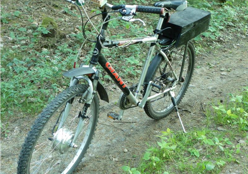 Mit dem E-Bike durch den Wald Für Motorfahrzeuge gesperrt? Klar, aber Elektromotoren dürfen! Mit meinem E-Bike ging es in den letzten 3 Wochen rund 100 km durch den Wald. Und es fährt und fährt. Mit dem E-Bike durch den Wald Für Motorfahrzeuge gesperrt? Klar, aber Elektromotoren dürfen! Mit meinem E-Bike ging es in den letzten 3 Wochen rund 100 km durch den Wald. Und es fährt und fährt.
