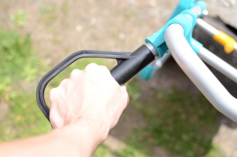 Detail: Handschutz Der Handschutz schützt zuverlässig vor Verletzungen. Dieser hätte etwas länger ausfallen können. Zwar habe ich recht große Hände, aber keine dicken. Ausreichend, aber etwas größere wäre sinnvoll. Detail: Handschutz Der Handschutz schützt zuverlässig vor Verletzungen. Dieser hätte etwas länger ausfallen können. Zwar habe ich recht große Hände, aber keine dicken. Ausreichend, aber etwas größere wäre sinnvoll.