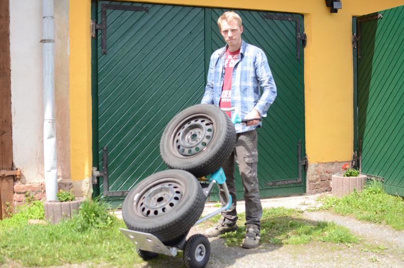 Der Räderwechsel steht an. Nehmen wir gleich zwei zum Auto. Im Frühjahr und Herbst steht der Räderwechsel an. Tragen? Nein, Fahren und Rücken schonen! Der Räderwechsel steht an. Nehmen wir gleich zwei zum Auto. Im Frühjahr und Herbst steht der Räderwechsel an. Tragen? Nein, Fahren und Rücken schonen!