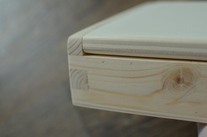 Schatulle: Rückseite fertig Rückseite der Holzschatulle ist fertig verschliffen. Schatulle: Rückseite fertig Rückseite der Holzschatulle ist fertig verschliffen.