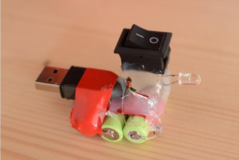USB LED Selbstbau Funktioniert alles, wird mit Heißleim fixiert. So kann man die LED einfach am PC an und abstecken. USB LED Selbstbau Funktioniert alles, wird mit Heißleim fixiert. So kann man die LED einfach am PC an und abstecken.