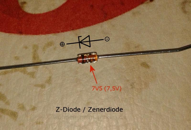 Z-Diode / Zenerdiode Nicht auf allen Z-Dioden ist die Z-Spannung abgebildet. 7V5 heißt 7,5V Z-Spannung. Der schwarze Ring zeigt, ähnlich wie das Schaltbild, den schwarzen Balken mit einem Strich. Nicht zu verwechseln mit dem Schaltbild mit zwei kleinen Strichen (ähnlich eines Z), denn das steht für Schottky Dioden. Z-Diode / Zenerdiode Nicht auf allen Z-Dioden ist die Z-Spannung abgebildet. 7V5 heißt 7,5V Z-Spannung. Der schwarze Ring zeigt, ähnlich wie das Schaltbild, den schwarzen Balken mit einem Strich. Nicht zu verwechseln mit dem Schaltbild mit zwei kleinen Strichen (ähnlich eines Z), denn das steht für Schottky Dioden.